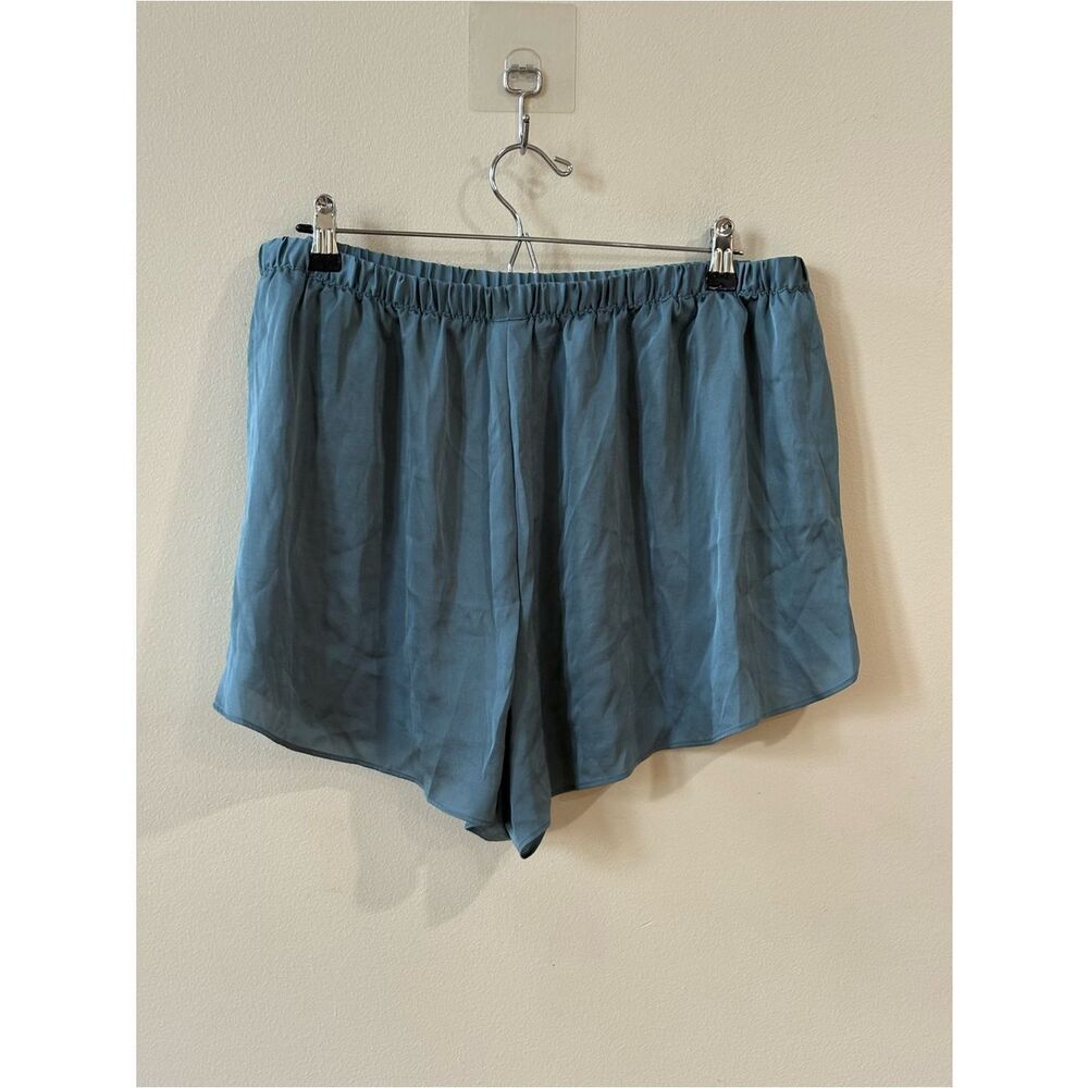 Victoria’s Secret Pajama Shorts - Picture 2 of 3